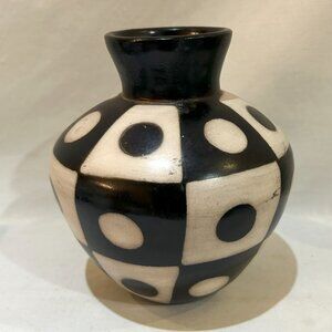 Hand Made Signed Valeriano Chulucanas Peru Geometric Folk Art Vase 6.25"